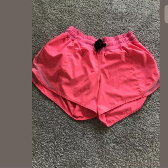 lululemon athletica Pants - Lululemon hotty hot shorts sz 4 long lululemon athletica Pants - Lululemon hotty hot shorts sz 4 long